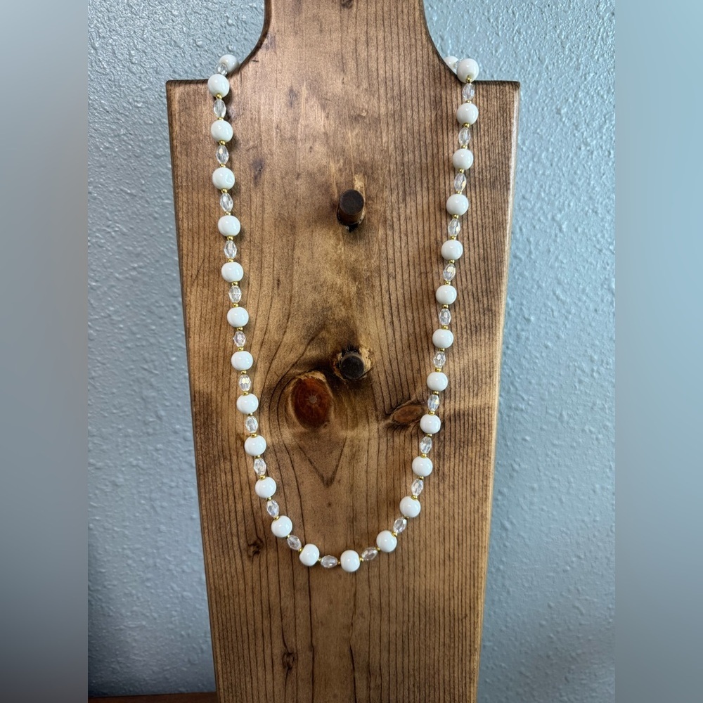 Handmade Glass White and Faceted Oval Beaded Necklace